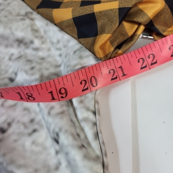 Yellowstone Hooded Sweater - Picture 3 of 8